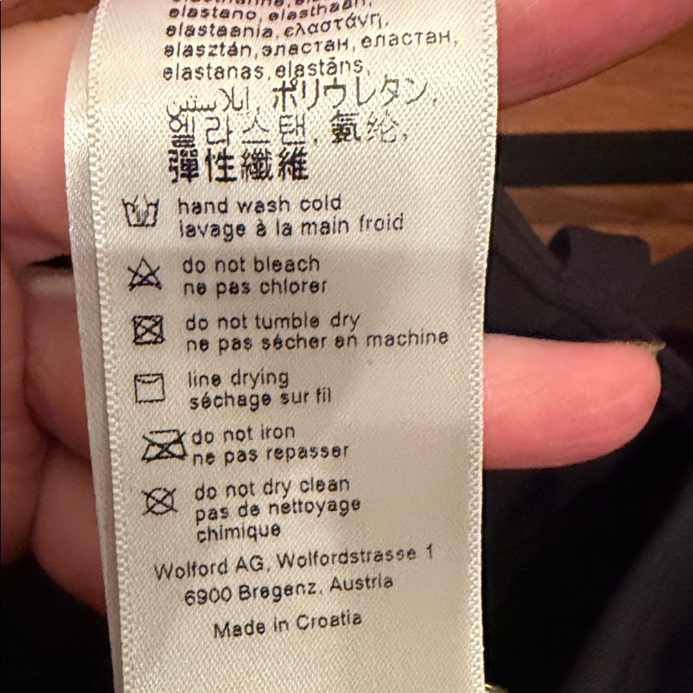 Gorgeous “WOLFORD” Bathing Suit with wire rim bra - Picture 6 of 8